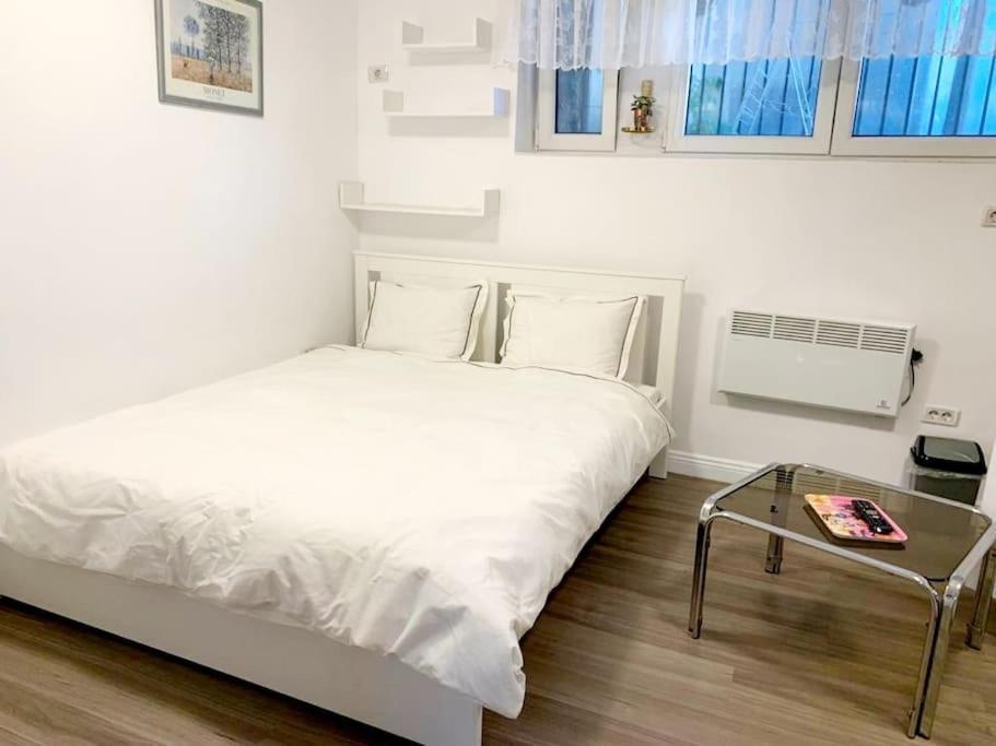 Central Studio Flat Бухарест Экстерьер фото