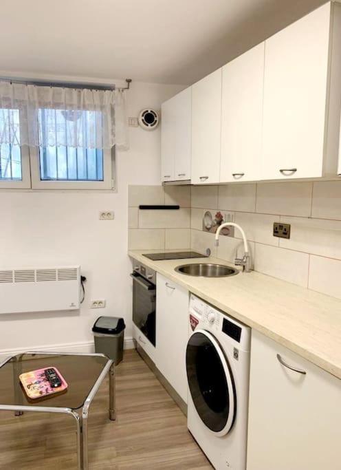 Central Studio Flat Бухарест Экстерьер фото